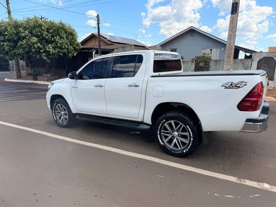 TOYOTA HILUX 2.8 SRV 4X4 CD 16V DIESEL 4P AUTOMÁTICO